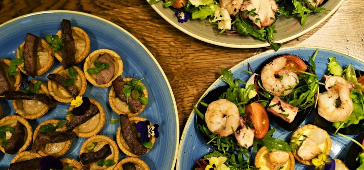Cool și versatil – Noa RestoClub îmbină mâncarea bună cu distracția și socializarea