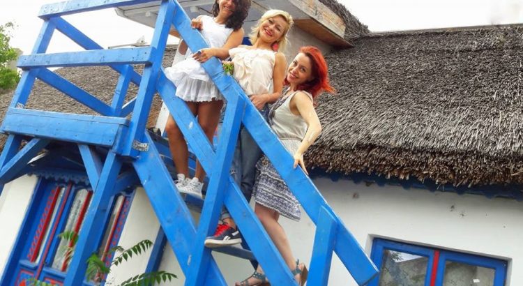 Urban girls @ the country. Incursiune de Sânziene, pe meleaguri dobrogene