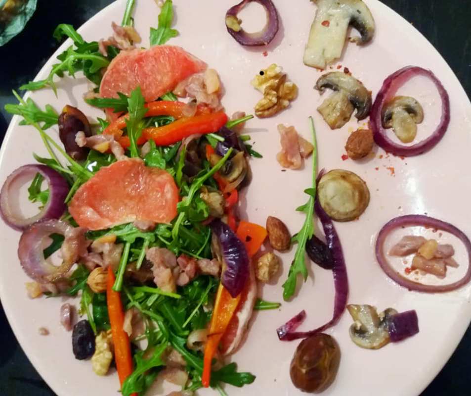 Power salad cu ton, ciuperci, rucolla și grepfruit