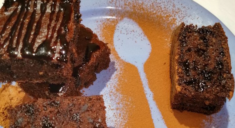 Negresă rapidă și super bună cu pudră de carob și doar câteva ingrediente