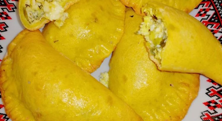 Colțunași cu brânză și verdețuri