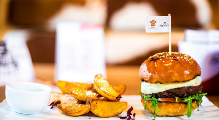 Meniu nou și discounturi în perioada următoare la Red Angus Steakhouse – 10 ani de la deschidere