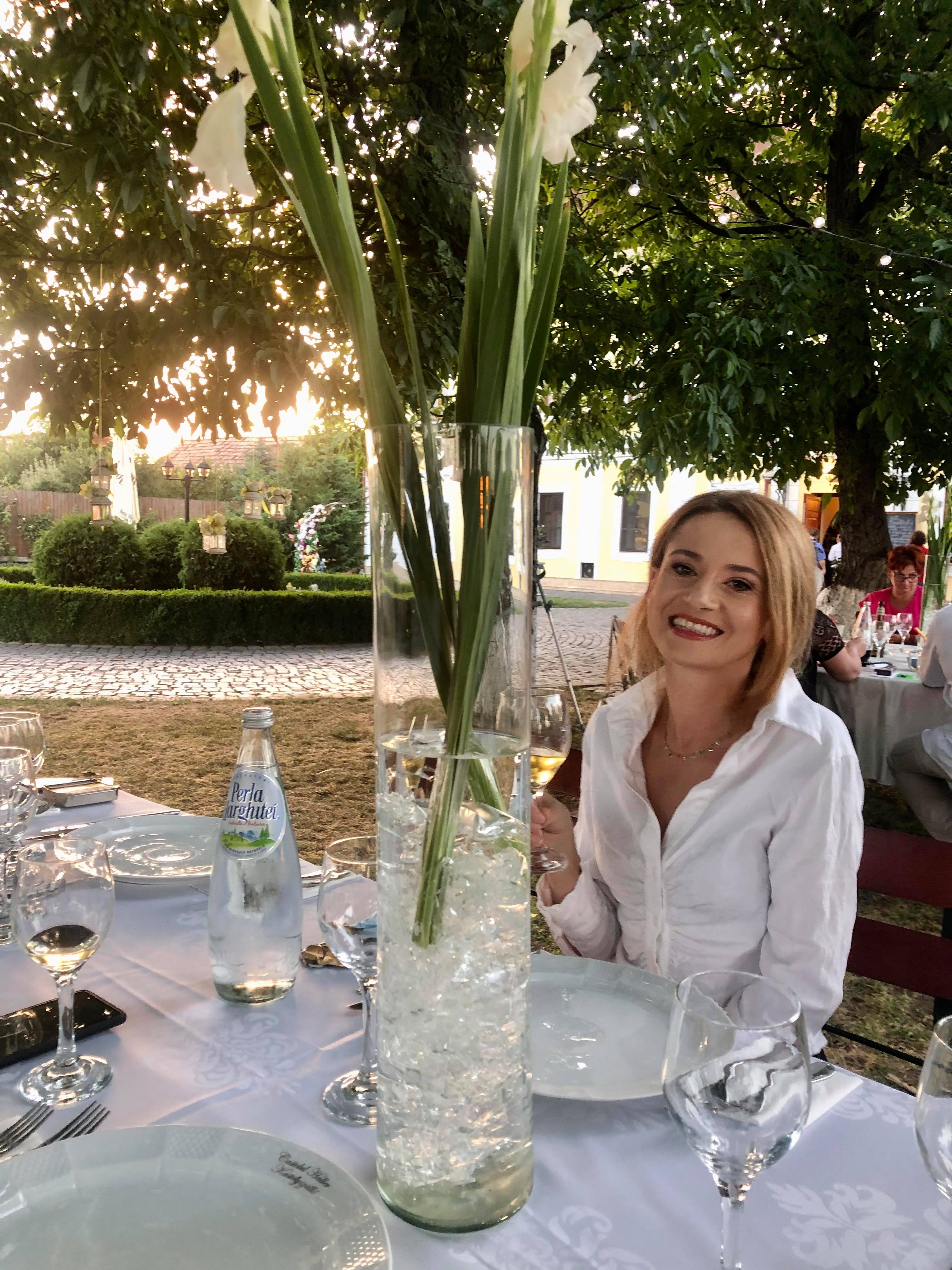 Tot Ioana, parte integranta dintr-un decor de castel. Prea fotogenica aceasta fiinta! 