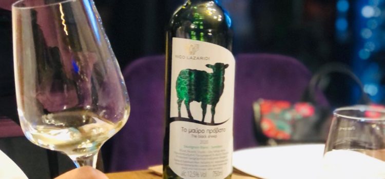 The Black Sheep – Sauvignon Blanc & Semillon, un cupaj cu nuanțe destul de intense, dar definit și fresh