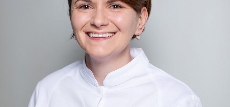 Recunoaștere internațională pentru cofetăria românească: „Chef Cofetar of the Year” Ana Consulea – primul Brand Ambassador Elle & Vire Professionel din România